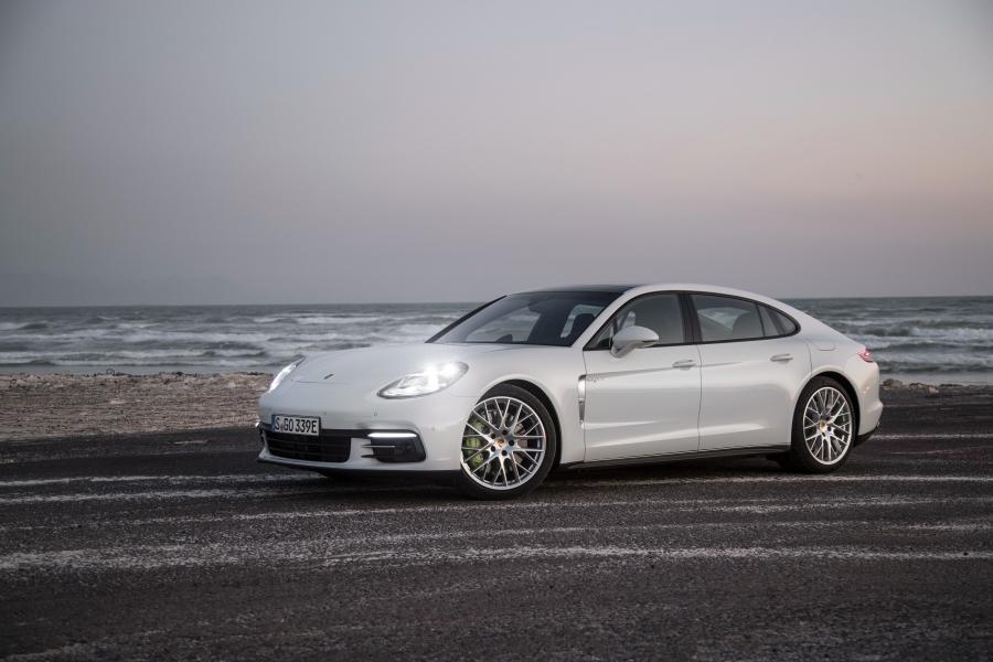  Porsche Panamera 4 E-Hybrid Executive 2016 года  (фото 14 из 21)